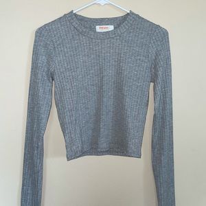 Grey long sleeve crop top